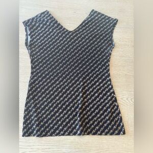 Banana Republic Black and Gold Chain Top V neck
